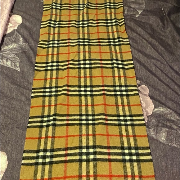 Vintage Burberry Check Lambswool Scarf in Brown (BRAND NEW w/out tags) - Picture 11 of 12